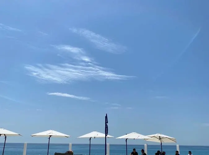 Beau En Plein Centre De דירה מנטון