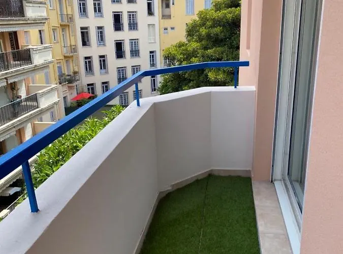 Beau En Plein Centre De * מנטון